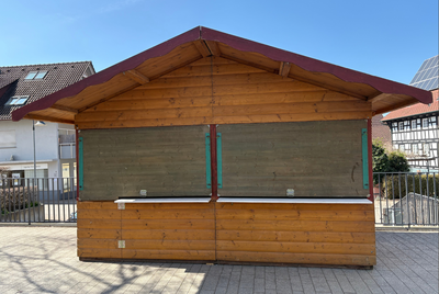 Verkaufshütte auf dem Dorfplatz Verkaufshütte auf dem Dorfplatz