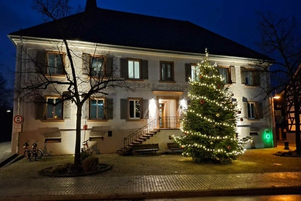 Weihnachtsbaum, Rathaus Vörstetten 